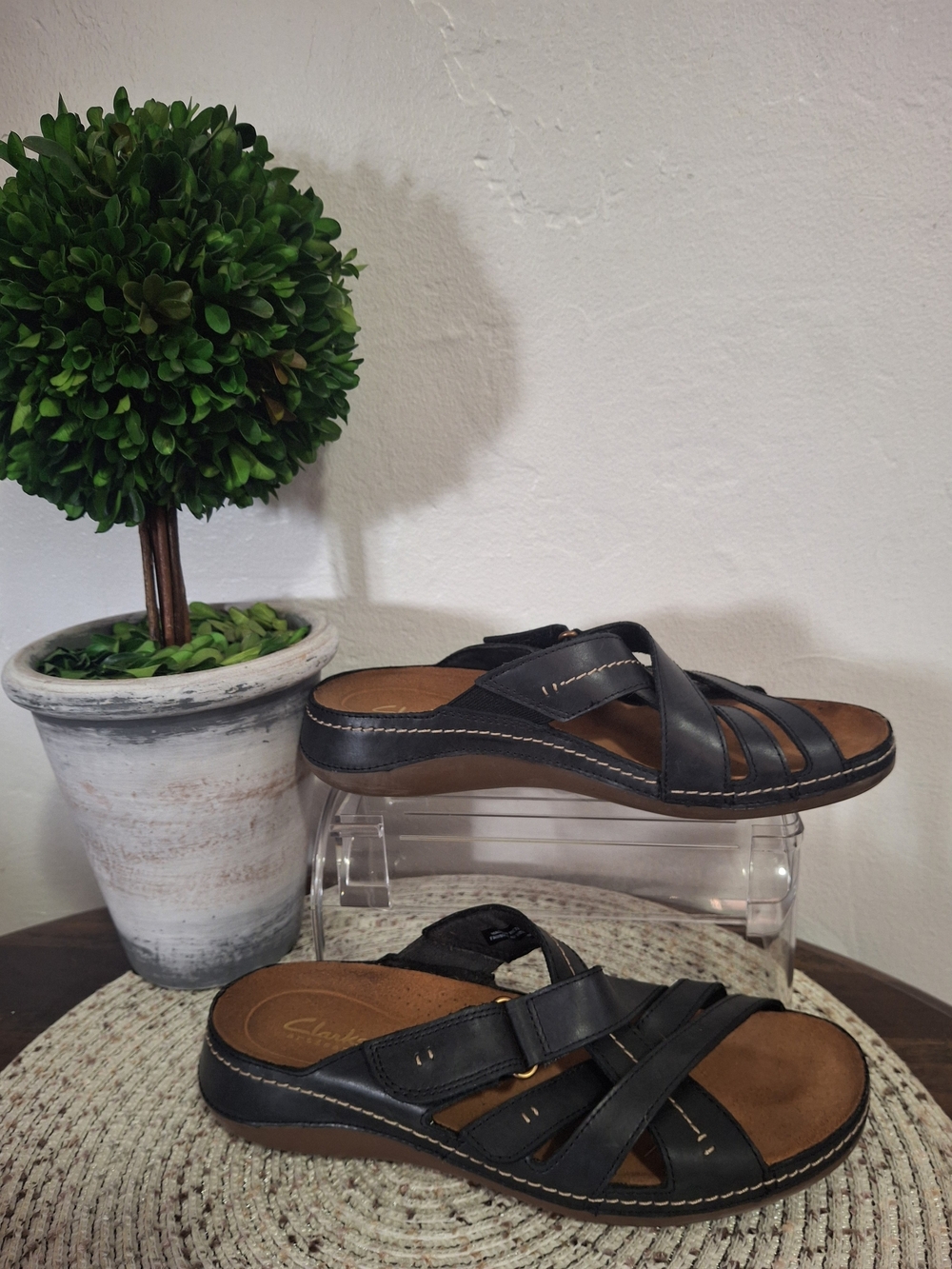 Clarks Cecily Black Leather Slide Sandals Size 7.5.